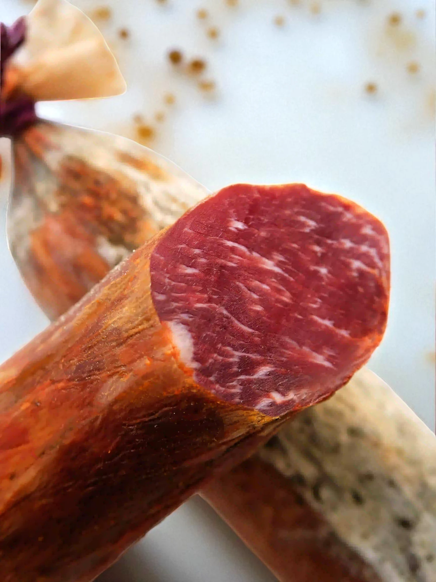 ЛОМО ДЕ БЕЙОТА 100% ИБЕРИКО(цяло парче в естествена обвивка): Ломо се нарича продукт във формата на колбас