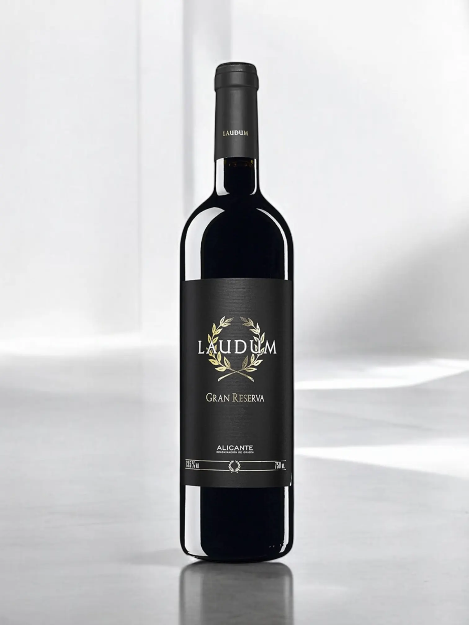 Laudum Gran Reserva 2016: Лимитирано купажно червено вино създадено от комбинацията между сортовете Monast...